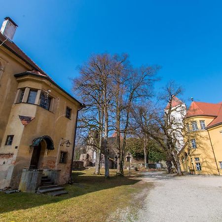 Hotel Schloss Neuburg - Hoftaferne Neuburg am Inn Exterior photo